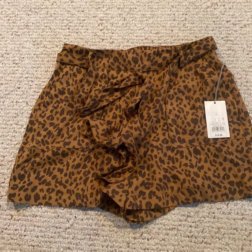 Leopard Short with belt